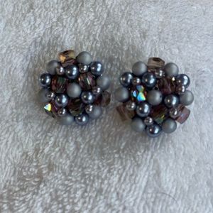 Costume clip in earrings